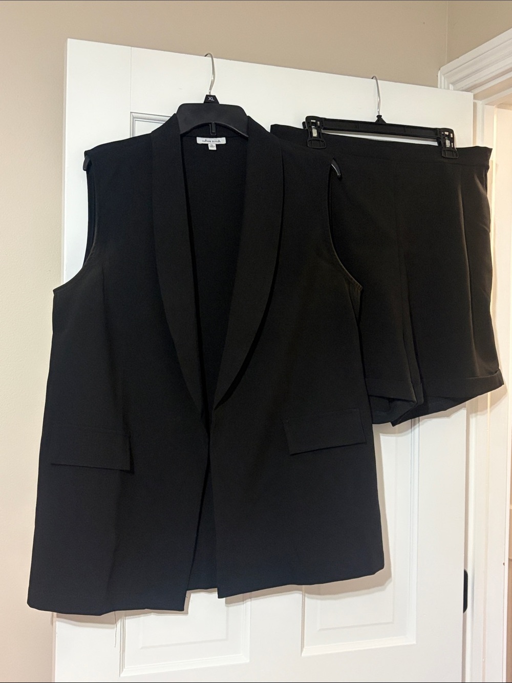 WHITE BIRCH - Sleeveless Black Blazer & Shorts Set - Classic Tailored Look